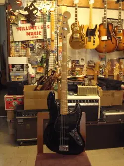 SQUIER BY FENDER VINTAGE MODIFIED 77 JAZZ BASS