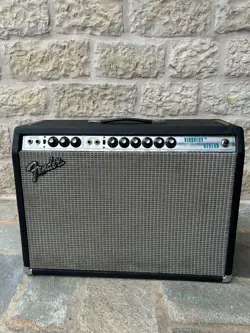 FENDER VIBROLUX AMP