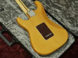 FENDER LIMITED EDITION LIGHTWEIGHT ASH AMERICAN PROFESSIONAL STRATOCASTER R