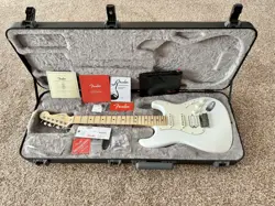 FENDER AMERICAN JUANES SIGNATURE STRATOCASTER - LUNA WHITE NITROCELLULOSE