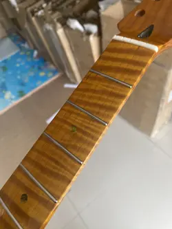 ELECTRIC GUITAR NECK 22 FRETS ST HANDLE ROASTED FLAME MAPLE FENDER STRAT  GLOSS