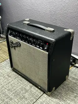 GUITAR AMPLIFIER 120V