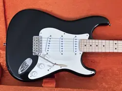 2010 FENDER ERIC CLAPTON STRATOCASTER MOJOTONE CASE