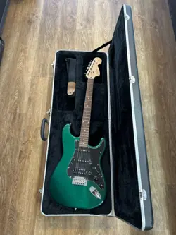 FENDER SQUIER STRATOCASTER (SBL013370)