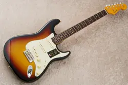 FENDER AMERICAN VINTAGE II 1961 STRATOCASTER  3 COLOR SUNBURST  GIG BAG GIVEAW