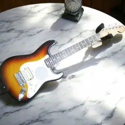 FENDER JAPAN MINI ST ELECTRIC GUITAR WITH BUILT-IN AMPLIFIER - USED, Q0273