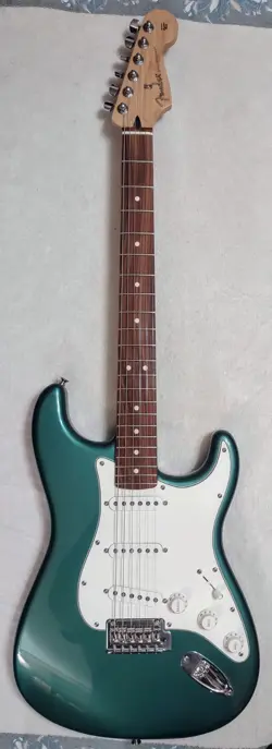 FENDER SPECIAL EDITION STRATOCASTER ELECTRIC GUITAR - SHERWOOD GREEN