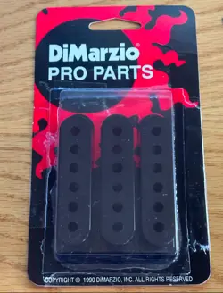 DIMARZIO PICKUP COVERS (3) FENDER STRAT/STRATOCASTER - BLACK DM2001BK - OPEN BOX