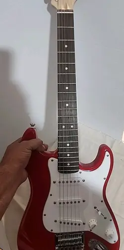 FENDER SQUIER MINI ELECTRIC GUITAR TESTED 