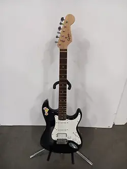 BLACK WHITE FENDER