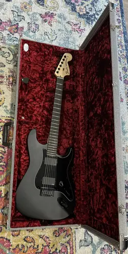 FENDER JIM ROOT STRATOCASTER GUITAR (USA)