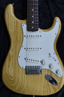 FENDER HERITAGE 70S STRATOCASTER 3.4 ELECTRIC GUITAR FREE SHIPPING FROM JAPAN