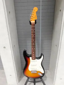 FENDER AMERICAN VINTAGE '62 STRATOCASTER ELECTRIC GUITAR USED F/S FROM JAPAN