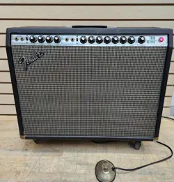 FENDER ’68 CUSTOM TWIN REVERB COMBO AMPLIFIER