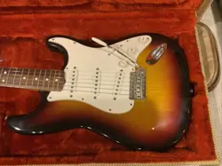 VINTAGE FENDER STRATOCASTER ELECTRIC GUITAR WITH CASE