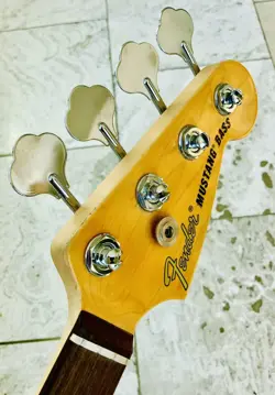 FENDER AMERICAN PERFORMER MUSTANG BASS NECK LIGHT RELIC