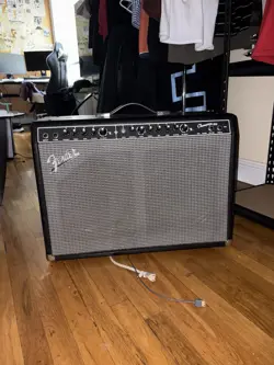 100 GUITAR AMPLIFIER