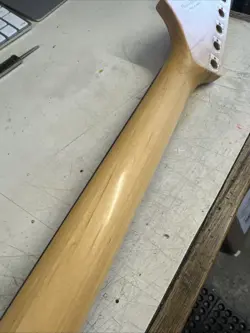 STRATOCASTER SQUIER 70S