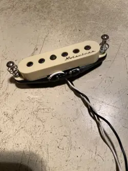 GENUINE FENDER VINTAGE NOISELESS STRAT NECK PICKUP STRATOCASTER CREAM COVER