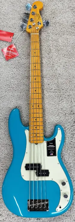 FENDER AMERICAN PROFESSIONAL II PRECISION BASS® V, MAPLE FINGERBOARD, MIAMI BLU