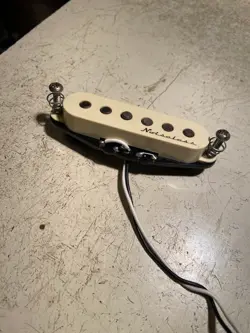 GENUINE FENDER VINTAGE NOISELESS STRAT MIDDLE PICKUP STRATOCASTER CREAM COVER