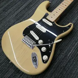 FENDER USA STRATOCASTER USED 2012 MAPLE NECK MAPLE FINGERBOARD WHITE W/SOFT CASE