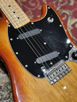 FENDER MUSTANG MN