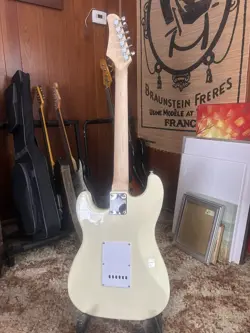FENDER SQUIER STYLE