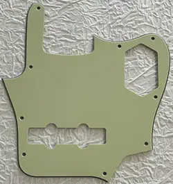 NEW GREAT- FOR FIT FENDER US JAGUAR BASS STYLE GUITAR PICKGUARD VINTAGE GREEN