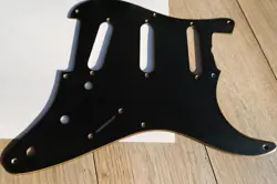 PICKGUARD STRAT HOLE