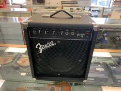 FENDER FRONTMAN 15 B GUITAR AMP A-X