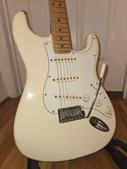 STANDARD STRATOCASTER 2016
