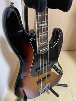 DELUXE JAZZBASS