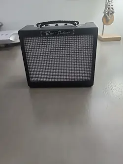 GUITAR AMP UNTESTED.