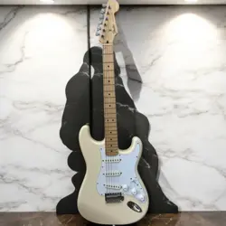 FENDER STRATOCASTER WHITE ELECTRIC GUITAR - USED, GREAT CONDITION