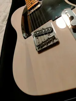 ELECTRIC GUITAR 4.2KG