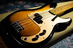 FENDER AMERICAN VINTAGE '57 PRECISION BASS / 1999 USED ELECTRIC