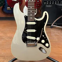 MODERN STRATOCASTER USED