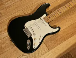 FENDER AMERICAN STANDARD STRATOCASTER USED ALDER BODY MAPLE BLACK W/HARD CASE