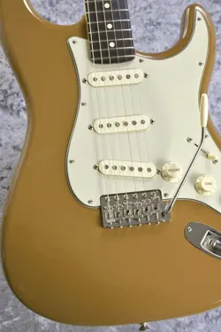 SIGNATURE STRATOCASTER CHARIZMA
