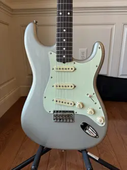 2022 FENDER ROBERT CRAY ARTIST SERIES SIGNATURE STRATOCASTER - INCA SILVER