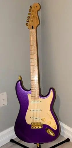 2006 FENDER STRAT CUSTOM