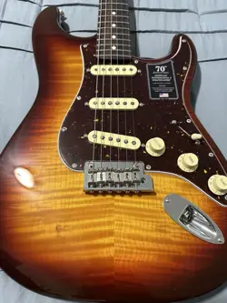 FENDER 70TH ANNIVERSARY AMERICAN PRO II STRATOCASTER STRAT COMET BURST