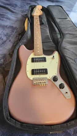 2020 FENDER PLAYER 90 MUSTANG BURGUNDY MIST ELECTRIC GUITAR