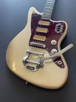 JAZZMASTER IN METALLIC