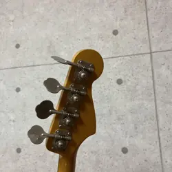 BASS SUNBURST STRING