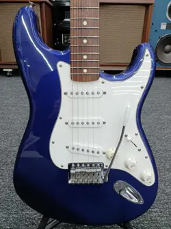 FENDER STANDARD STRATOCASTER USED ALDER BODY ROSEWOOD FINGERBOARD W/SOFT CASE