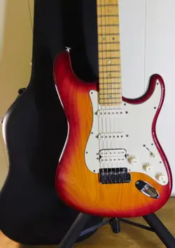 2002 FENDER AMERICAN DELUXE HSS STRATOCASTER  CHERRY SUNBURST !