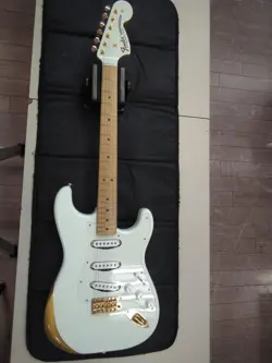 FENDER KEN STRAT EXPERIMENT ELECTRIC GUITAR-01