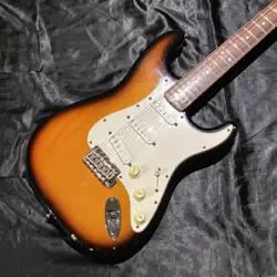 FINANCIAL RESULTS FENDER AMERICAN VINTAGE '62 STRATOCASTER / 3 COLOR SUNBURST